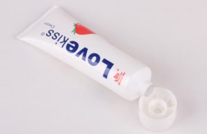 gel bôi trơn love kiss hương dâu phổ biến