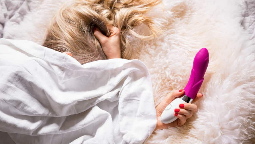 Cách Khiến Nàng Lên Đỉnh: Bí Quyết Đưa Nàng "Lên Mây" Trong Mỗi Cuộc Yêu 34 tac hai cua do choi tinh duc doi voi suc khoe cua nhung nguoi su dung 1f08336d8c